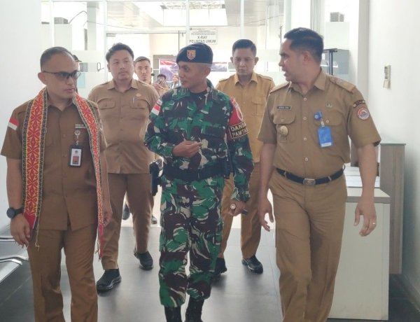 DANSATGAS PAMTAS YONKAV 3/AC SAMBUT KUNKER ASDEP PKPD BNPP RI DI PERBATASAN RI–MALAYSIA, TINJAU LANGSUNG PATOK BATAS NEGARA